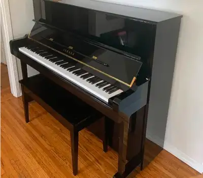 Bought in 2011, gently used Yamaha T121SC 48" upright piano for sale. With a traditional design and...