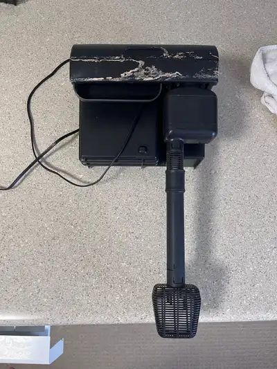 Does not come with bio wheel or filter cartridges Works perfectly no issues Good for aquariums up to...