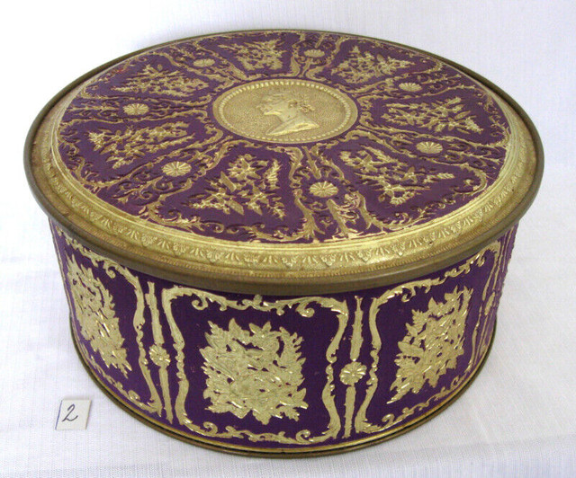 CONTENANT BISCUIT  METAL VINTAGE COOKIE TIN CONTAINERS AU CHOIX dans Art et objets de collection  à Ouest de l’Île - Image 2