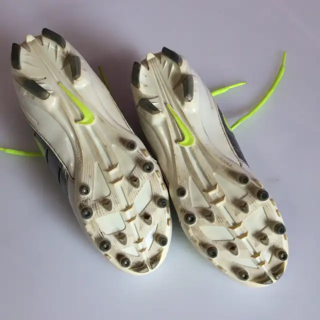 Soccer shoes size 8 kids. in Kids & Youth in Mississauga / Peel Region - Image 4