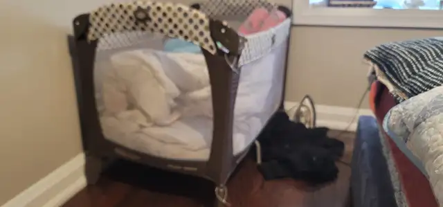 Bassinet Pack and Play in Cribs in Mississauga / Peel Region - Image 3