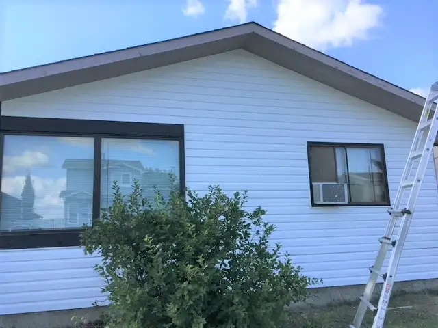 Abbeydale main floor 3 bedrm,sep entrance $1350/m 60% UT