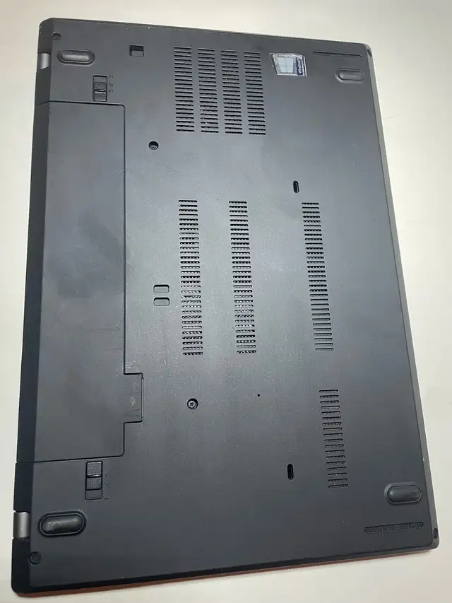Lenovo Thinkpad T480 I5 8th Gen in Laptops in City of Montréal - Image 3
