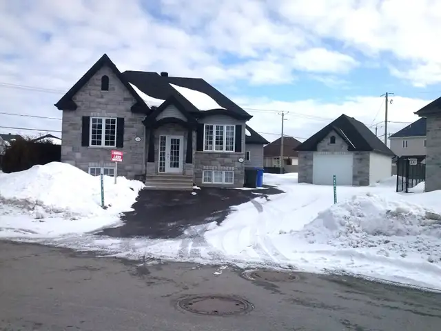 5 1/2 maison à louer avec garage - Blainville
