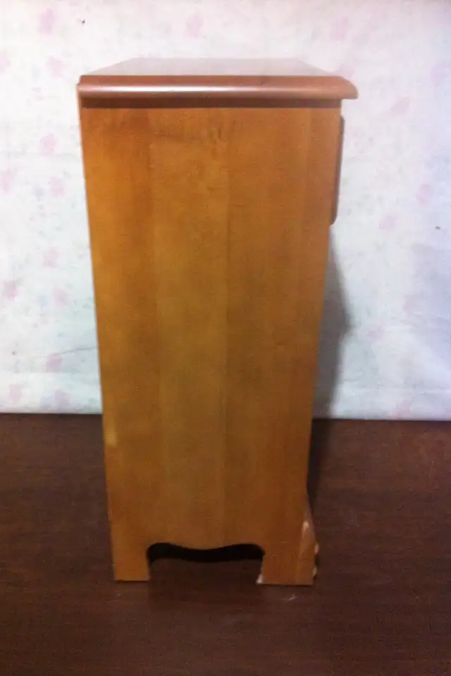 Meuble de Chevet en bois idéal pour chambre d'enfants in Dressers & Wardrobes in Québec City - Image 5