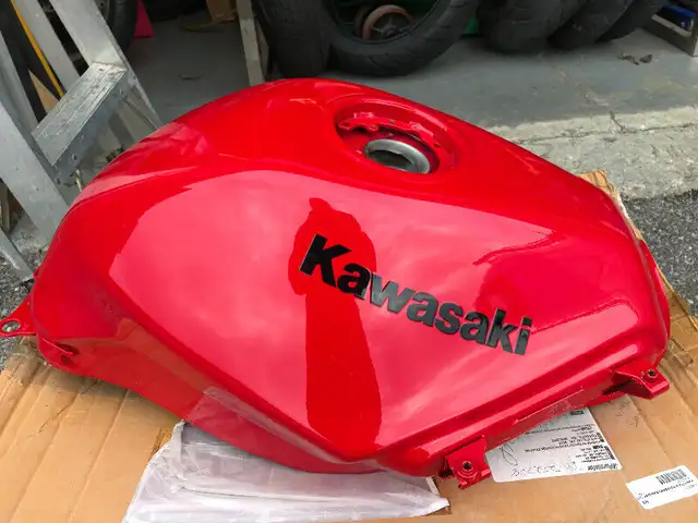 NEW Kawasaki Fuel Tank EX 250 Ninja R 08-12 oem 510865475151 in Other in Barrie - Image 4