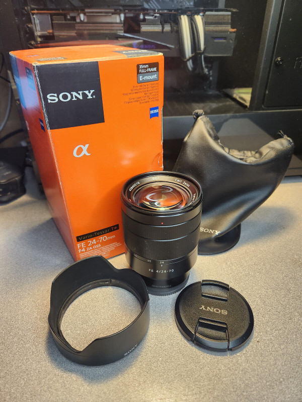 Sony FE Zeiss Vario-Tessar T* 24-70 mm F/4 - SEL2470Z dans Appareils photo et caméras  à Ville de Montréal
