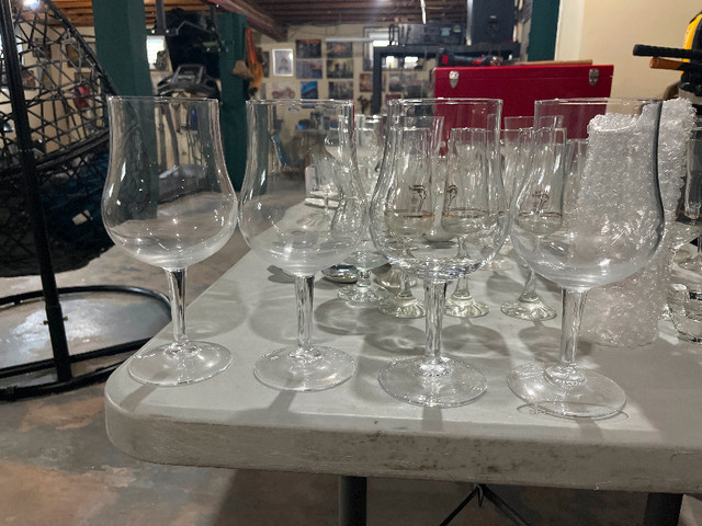 Fine crystal 4 wine glasses in Kitchen & Dining Wares in Moncton - Image 2