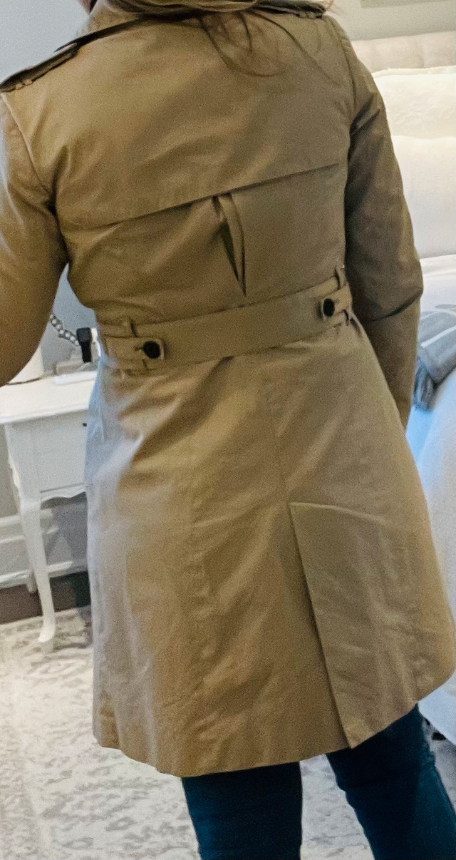 Banana Republic Trench Coat in Women's - Tops & Outerwear in Mississauga / Peel Region - Image 4