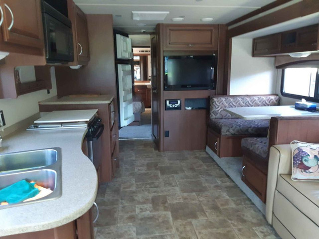 2011 Fleetwood Bounder 36R Class A in RVs & Motorhomes in Nelson - Image 4