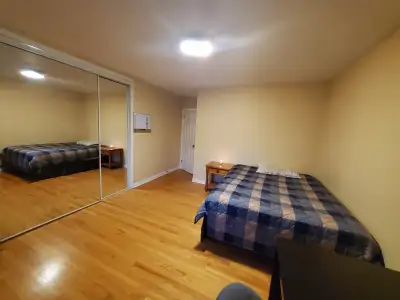 Close to Ottawa downtown, Carleton, Airport locations!! Bright and big room for rent or Airbnb Short...