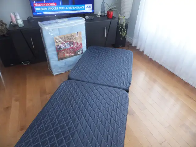 Lit pliant in Beds & Mattresses in Québec City - Image 3