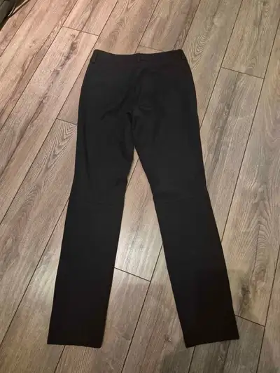 pantalon noir porté 1 fois rendu trop petit comme neuf, View more