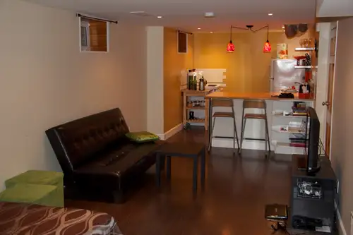 This is a bright , well maintained larger bachelor suite with great storage Located in the Broadway...