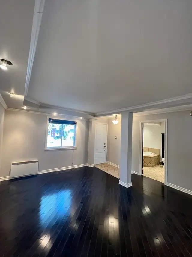 Grand 4 1/2 avec Garage Double | Place Valois - Hochelaga in Long Term Rentals in City of Montréal - Image 6
