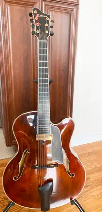 Guitar Eastman AR817-CE 7 srtings avec Case original