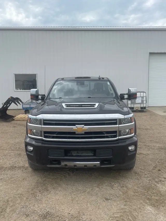 2500 high country in Cars & Trucks in Saskatoon - Image 3