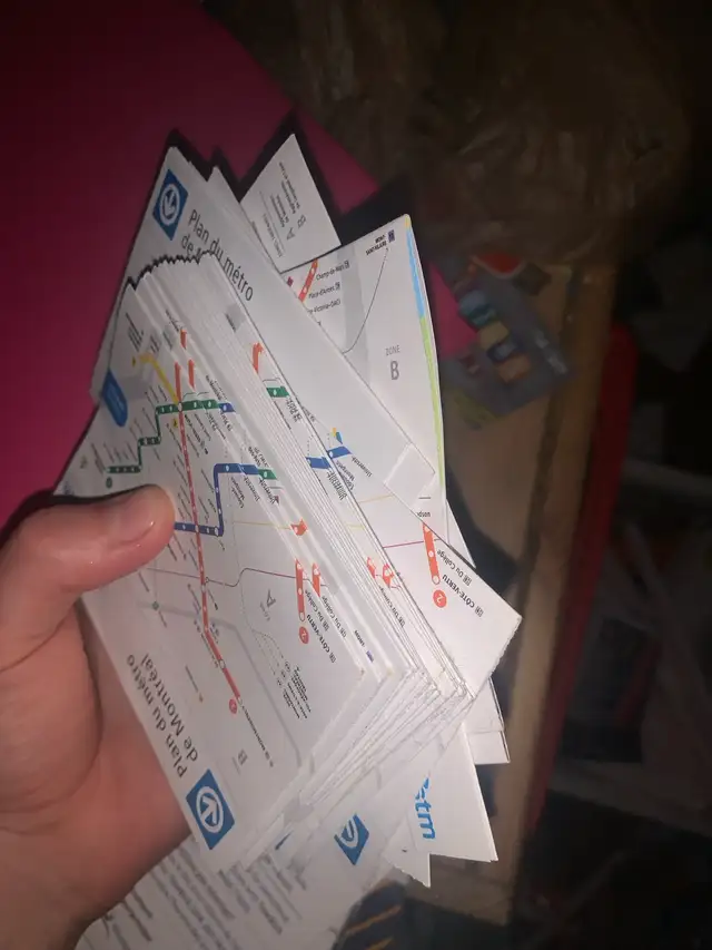 Montreal Metro Maps571511056400404481