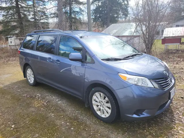 2015 Toyota Sienna LE AWD in Cars & Trucks in Quesnel - Image 7