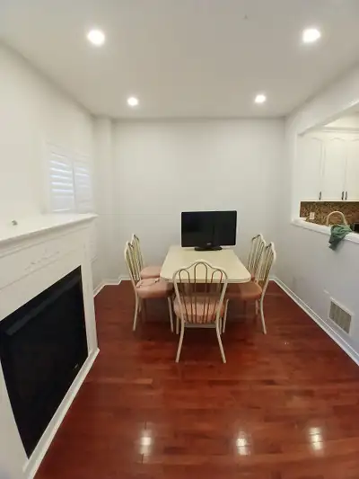 Master room with attached washroom – MISSISSAUGA Temporary