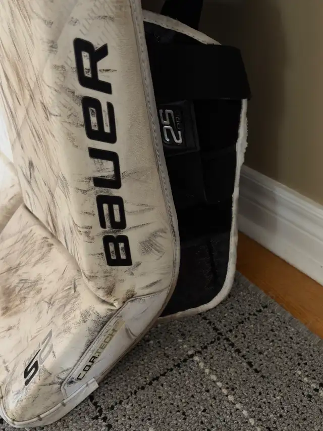 Bauer 2S Pro Senior Goalie Pads in Hockey in Oakville / Halton Region - Image 10