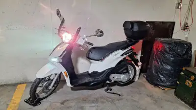 Je vends un scooter Piaggio Liberty 49cc de 2021 en excellente condition. Ce scooter est parfait pou...