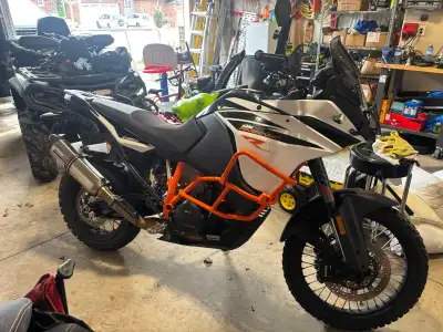 Well maintained 2017 Ktm adventure 1090 R . Oil and filter changed every year. I am the second owner...