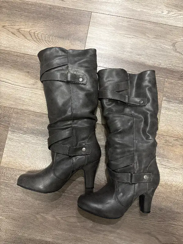 Women’s Tall Slip-on Boots in Women's - Shoes in Calgary - Image 2