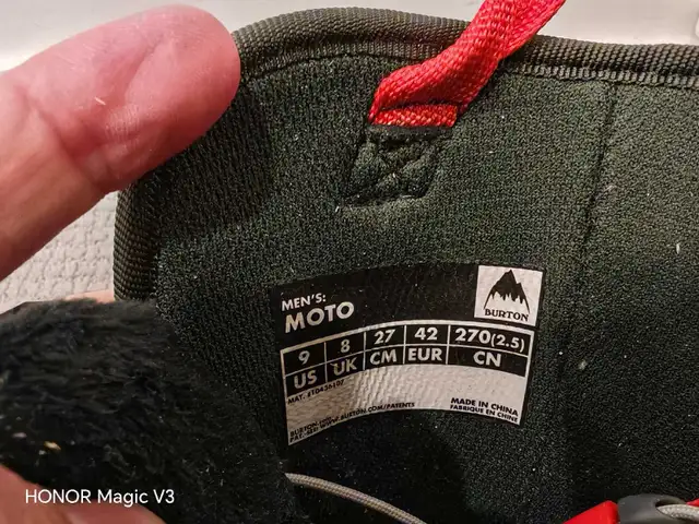 Burton Moto Snowboard Boots Practically New in Snowboard in Calgary - Image 6