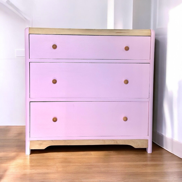 Charming Pink Solid Wood 3-Drawer Dresser dans Commodes et armoires  à Ville de Montréal