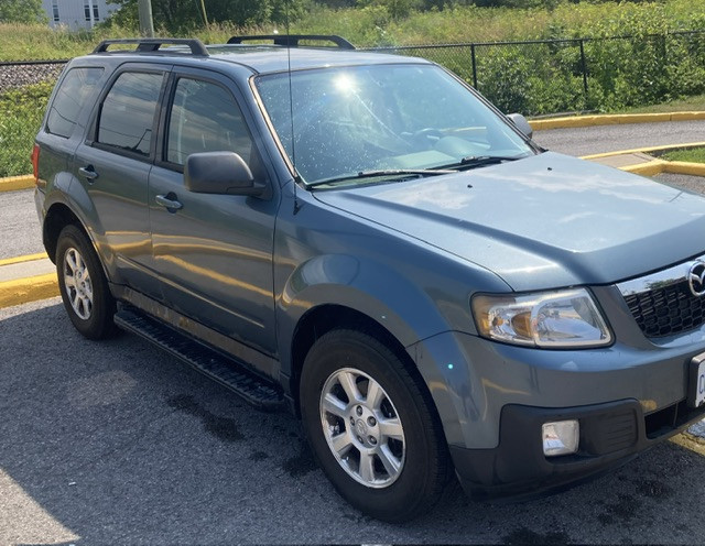 2010 Mazda Tribute in Cars & Trucks in Ottawa