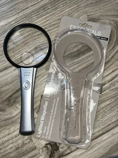 Brand new we never used but a battery would need to be added (should be the circular one) 2x/4x magn...