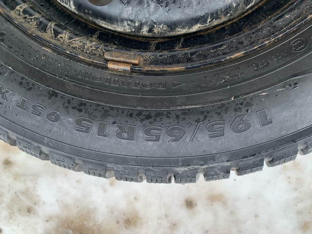 Near new 195/65R15 winter studded tires fits Toyota on rims in Tires & Rims in Whitehorse - Image 4