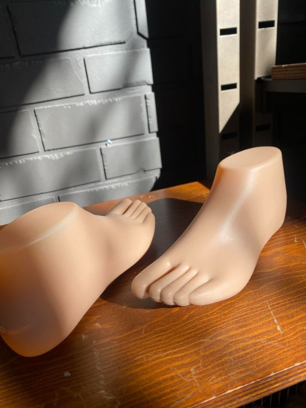 NUDE FEET DISPLAY (PAIR) $10 in Other Business & Industrial in City of Toronto - Image 4