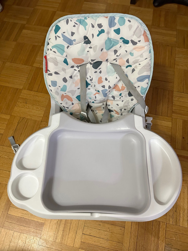 Fisherprice Infant-to-Toddler Dining Chair in Feeding & High Chairs in City of Toronto - Image 2