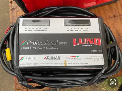 Chargeur de batterie Lund Edition Professional Series Dual Pro 2x 15 Amp Banks d'occasion, modèle PS...