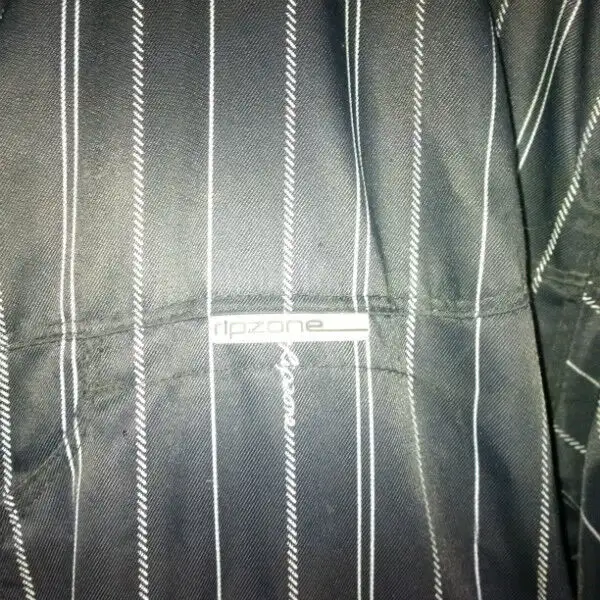 Ripzone medium size snowboard jacket in Ski in Oakville / Halton Region - Image 3