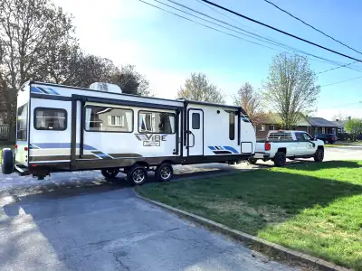 Roulotte Forest River Vibe 2022 28RL Cause de la vente: FERMATURE DU CAMPING Prix demandé : 45 000$!...