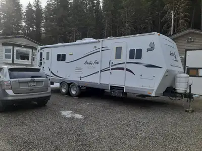 Northwood Arctic Fox 30-U Silver Fox Edition 2008 All Aluminum Super Structure 4 season package with...