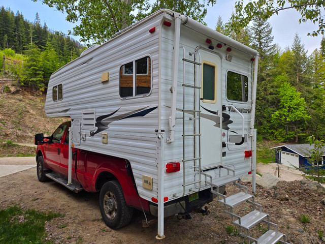 Immaculate Adventurer 90FWS Truck Camper in Travel Trailers & Campers in Nelson