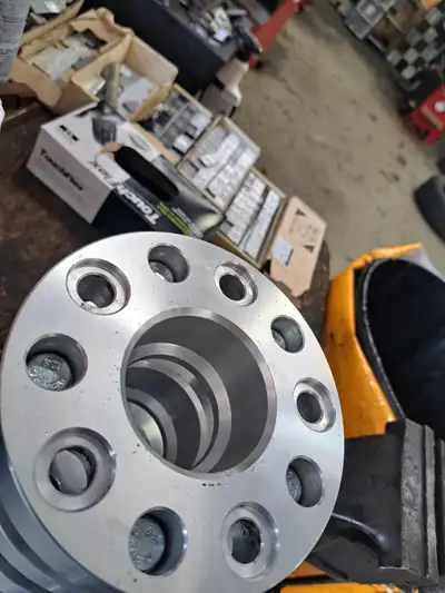 BOLT-ON WHEEL SPACERS 5X127 CB71,5 1/2RH