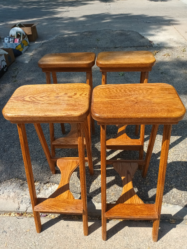 Oak bar stools in Other in Winnipeg - Image 2