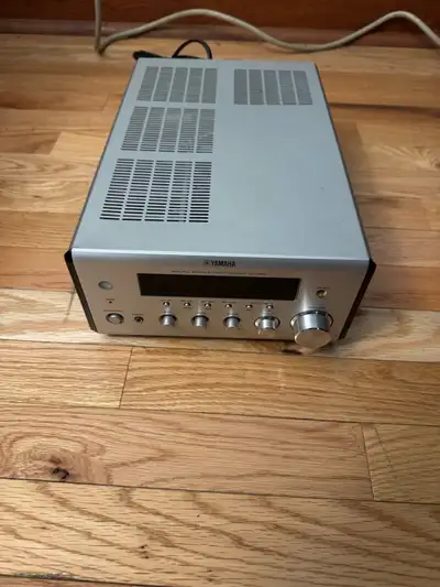 Yamaha RX-E810 Receiver, View more