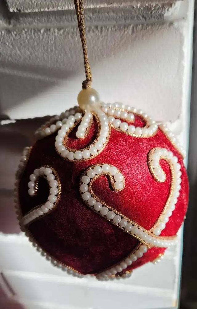 Set of 4 Christmas ornaments in Holiday, Event & Seasonal in Ottawa - Image 8