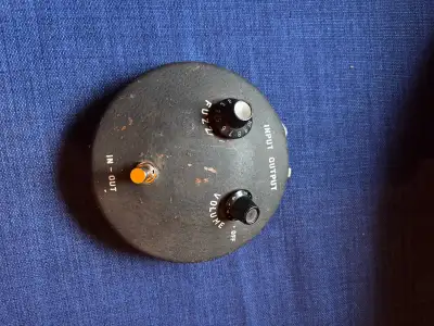 This is made in Japan and is based on the Fuzz Face It definitely has a vintage feel to it. New caps...