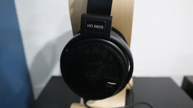 Écouteurs Sennheiser HD660s in Headphones in Longueuil / South Shore - Image 3