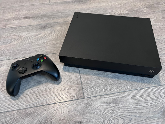 Xbox One X 1TB (immaculate condition) dans XBOX One  à Ville de Montréal - Image 4