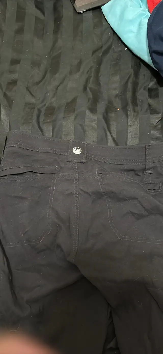 Men’s32x30 Wrangler pants in awesome condition62863261440642121