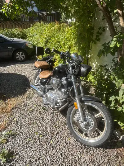 Yamaha virago 1100 cc Batterie neuve,beau look mais a des problèmes de démarrage . 51 000 km.