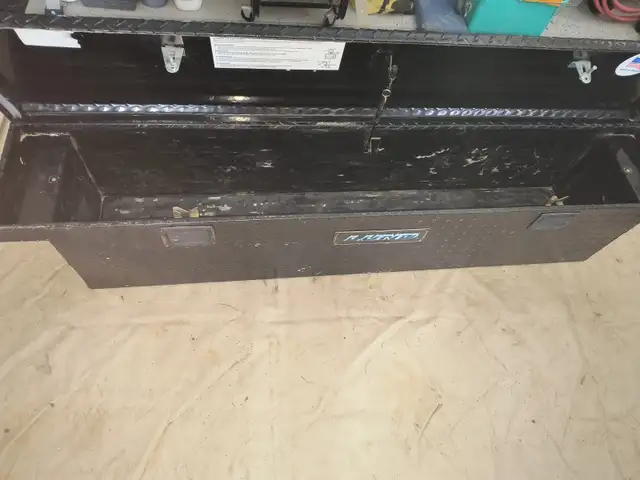 Lund Tool Box in Other Parts & Accessories in Saskatoon - Image 3